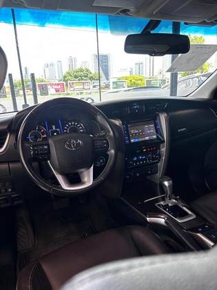 TOYOTA HILUX SW4 2.8 SRX 4X4 16V TURBO INTERCOOLER DIESEL 4P AUTOMÁTICO